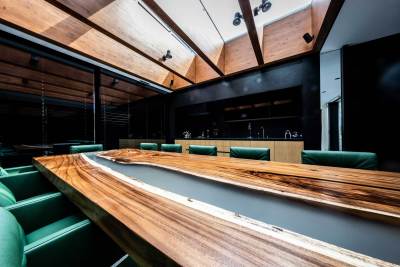 BRNO - ZASADACÍ STÔL