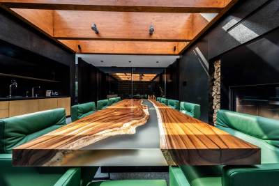 BRNO - ZASADACÍ STÔL