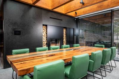 BRNO - ZASADACÍ STÔL