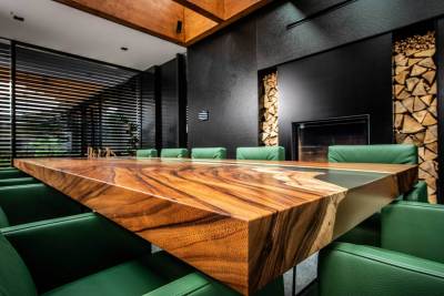 BRNO - ZASADACÍ STÔL