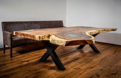 HLOHOVEC - KONFERENČNÝ STÔL