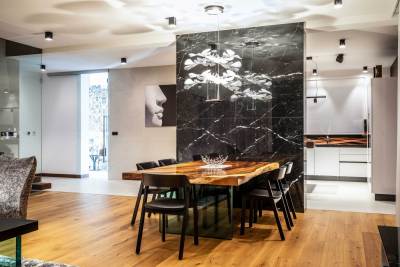 RUSOVCE - JEDÁLENSKÝ STÔL