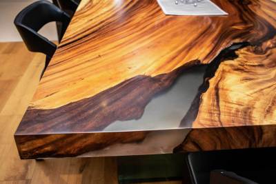 RUSOVCE - JEDÁLENSKÝ STÔL