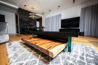 RUSOVCE - KONFERENČNÝ STÔL