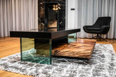 RUSOVCE - KONFERENČNÝ STÔL