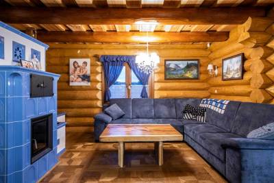 TRENČ. JASTRABIE - KONFERENČNÝ STÔL