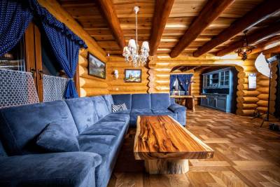 TRENČ. JASTRABIE - KONFERENČNÝ STÔL