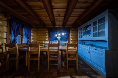 TRENČIANSKE JASTRABIE - JEDÁLENSKÝ STÔL