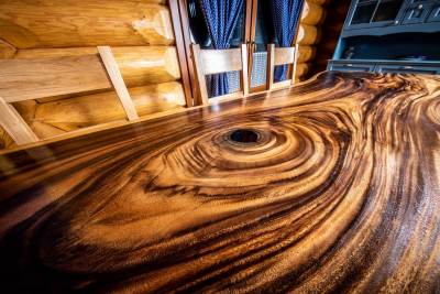 TRENČIANSKE JASTRABIE - JEDÁLENSKÝ STÔL