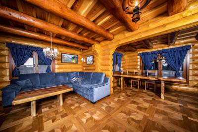 TRENČIANSKE JASTRABIE - JEDÁLENSKÝ STÔL